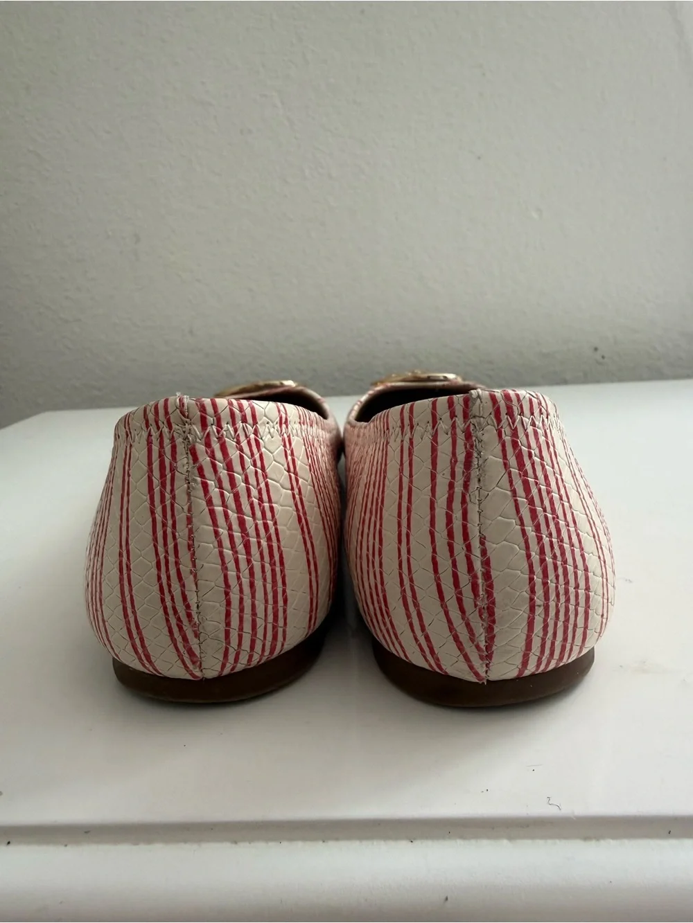 Tory Burch Reva size 7.5 Cream & Pink Striped Logo Ballet Flats